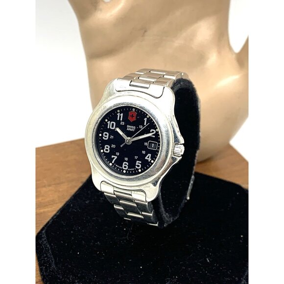 Victorinox Swiss Army Women's Watch Quartz Black Dial Quartz Silver Steel 29mm - Picture 1 of 14